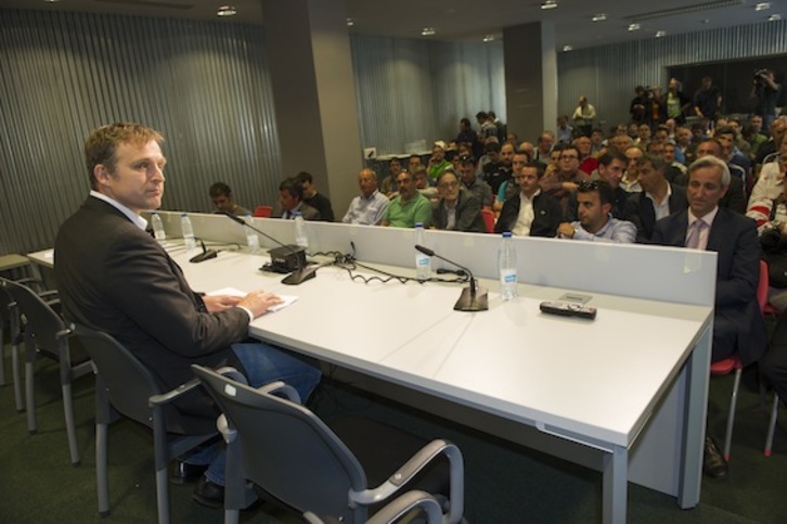 Bilbao Basket taldeko akziodunen ezohiko batzarra bertan behera gelditu da gaur. (Monika DEL VALLE/ARGAZKI PRESS)