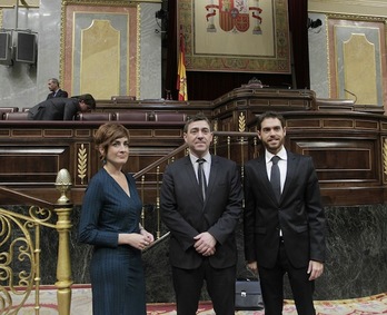 Los parlamentarios navarros Bakartxo Ruiz, Roberto Jiménez y Sergio Sayas, en el Congreso. (J. DANAE/ARGAZKI PRESS)