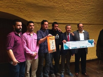 Representantes de Gure Esku Dago y Òmnium Cultural esta mañana en la Euskal Etxea. (EUSKAL ETXEA)