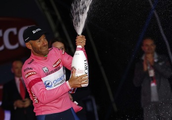 Tuft se ha enfundado la primera «maglia rosa». (Luk BENIES/AFP PHOTO) 