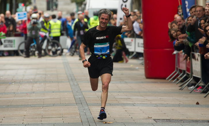 Martín Fiz a su llegada a meta. (Raúl BOGAJO / ARGAZKI PRESS)
