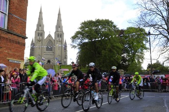 El pelotón disputó el pasado domingo la última etapa en tierras irlandesas. (Luk BENIES/AFP)