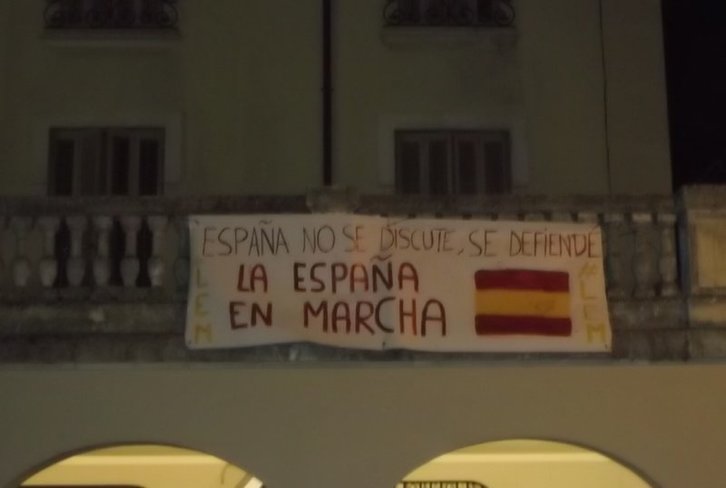 Imagen de la fachada del Ayuntamiento de Cardedeu esta madrugada.