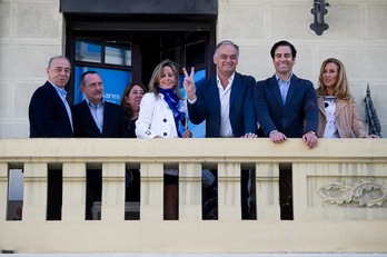 González Pons y Zalba, con otros cargos del PP en iruñea. (Iñigo URIZ/ARGAZKI PRESS)