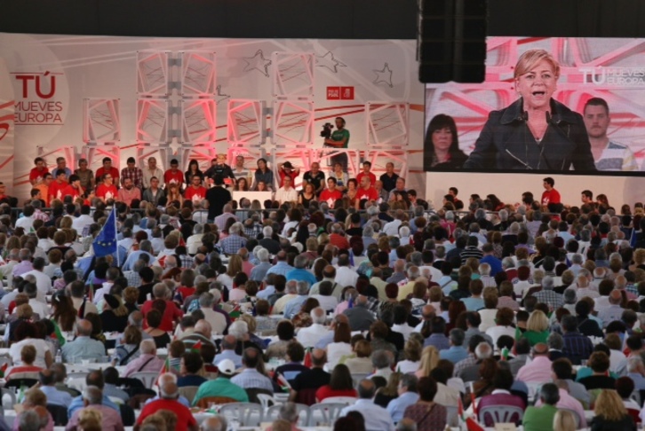 Elena Valenciano durante el mitin. (ARGAZKI PRESS)