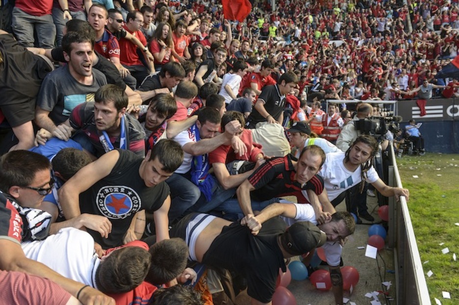 Momentos de angustia entre los aficionados. (Jagoba MANTEROLA/ARGAZKI PRESS) Momentos de angustia entre los aficionados. (Jagoba MANTEROLA/ARGAZKI PRESS)
