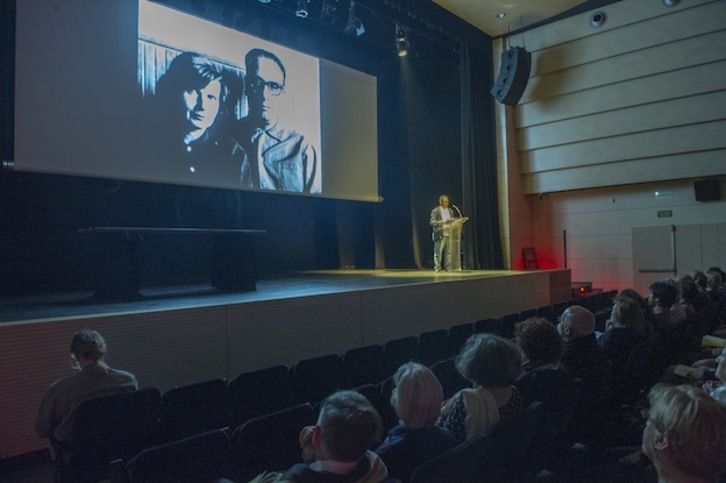 Un momento del homenaje a Alfonso Sastre y Eva Forest. (Gorka RUBIO / ARGAZKI PRESS)