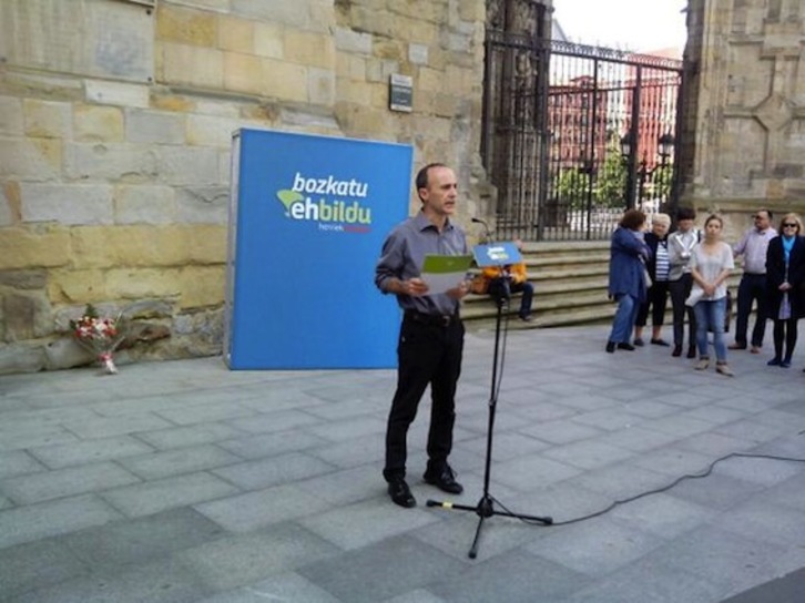 Josu Juaristi, Gatzaren Matxinadan hildakoei eginiko omenaldian. (@alternatiba)