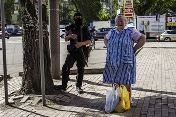 Un miliciano prorruso, en la ciudad de Donetsk. (Fabio BUCCIARELLI/AFP PHOTO)