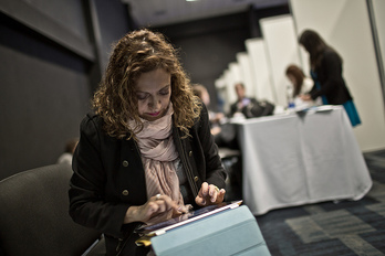 Jineth Bedoya kazetariak bere larruan pairatu du Kolonbiako bortxakeria.