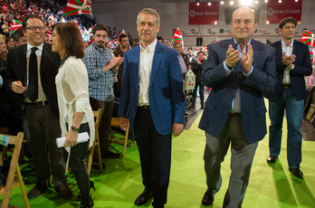 Bilbao, Urkullu y Ortuza, en el acto de cierre de campaña en La Casilla. (ARGAZKI PRESS)