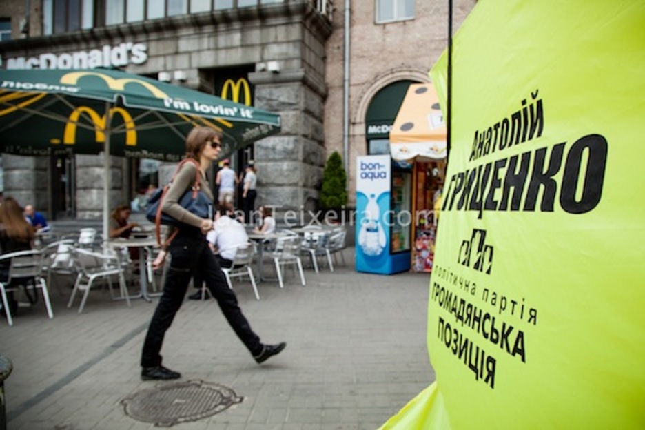 Puesto de propaganda del candidato Anatoly Gritsenko. (Juan TEIXEIRA)