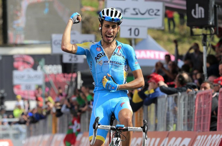 Fabio Aru garaipena ospatzen. (Luk BENIES / AFP)