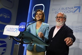 Cospedal y Arias Cañete han analizado los resultados en una rueda de prensa conjunta. (Cesar MANSO/AFP)