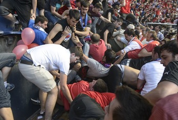 La avalancha dejó numerosos heridos en El Sadar. (Jagoba MANTEROLA/ARGAZKI PRESS)