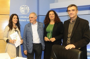 Aintzane Ezenarro, Jonan Fernández y Mónica Hernando. (ARGAZKI PRESS)