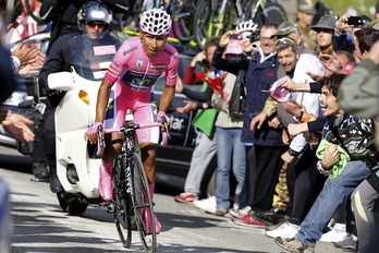 Nairo Quintana, durante la cronoescalada. (Luk BENIES/AFP PHOTO)