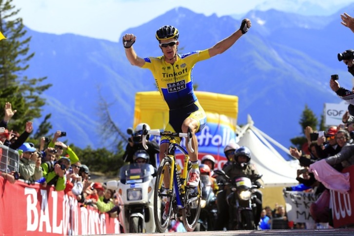 Rogers celebra su victoria en la cima del Zoncolan. (Luk BENIES / AFP PHOTO)