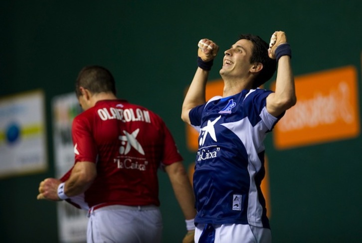 Julen Retegi pozik agertzen da irabazi ondoren. (Juan Carlos RUIZ / ARGAZKI PRESS)