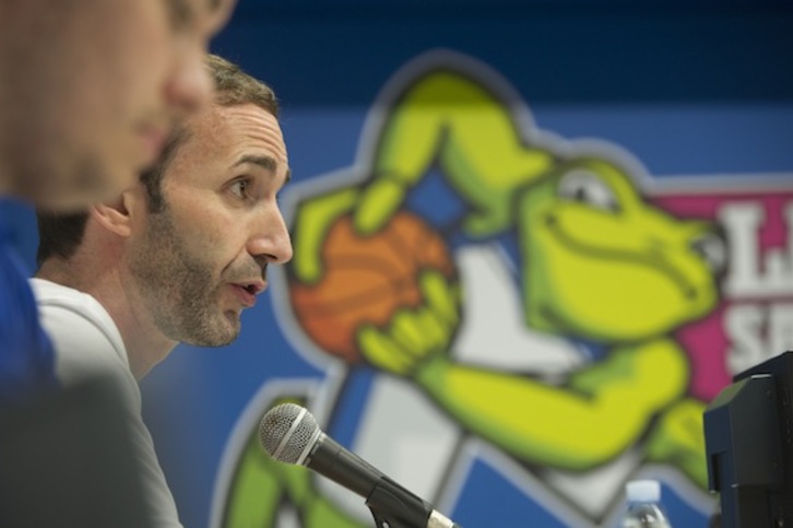 Sito Alonso, durante su comparecencia ante la prensa para despedirse del Gipuzkoa Basket. (Jon URBE/ARGAZKI PRESS)