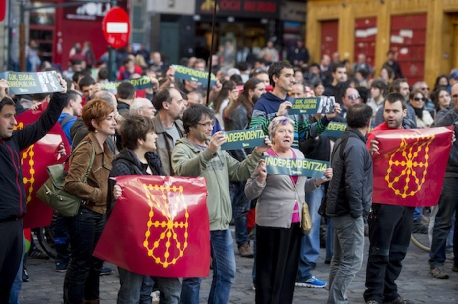 Movilización convocada por EH Bildu en la plaza consistorial de Iruñea. (Iñigo URIZ/ARGAZKI PRESS)