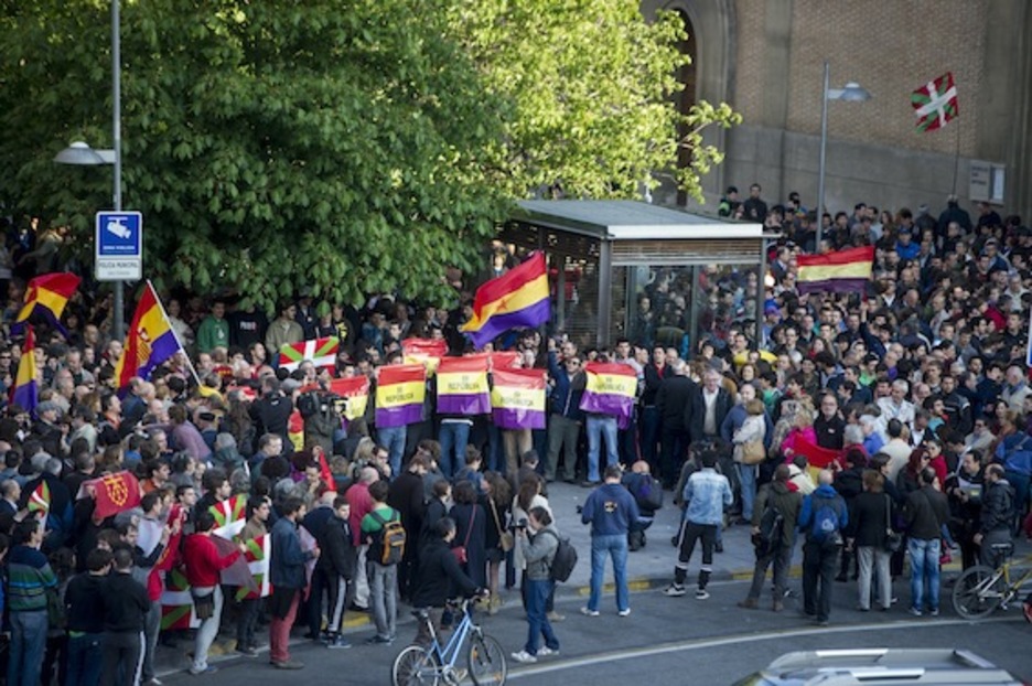 Concentración de colectivos republicanos en la Plaza Meridandes de Iruñea. (Iñigo URIZ/ARGAZKI PRESS)