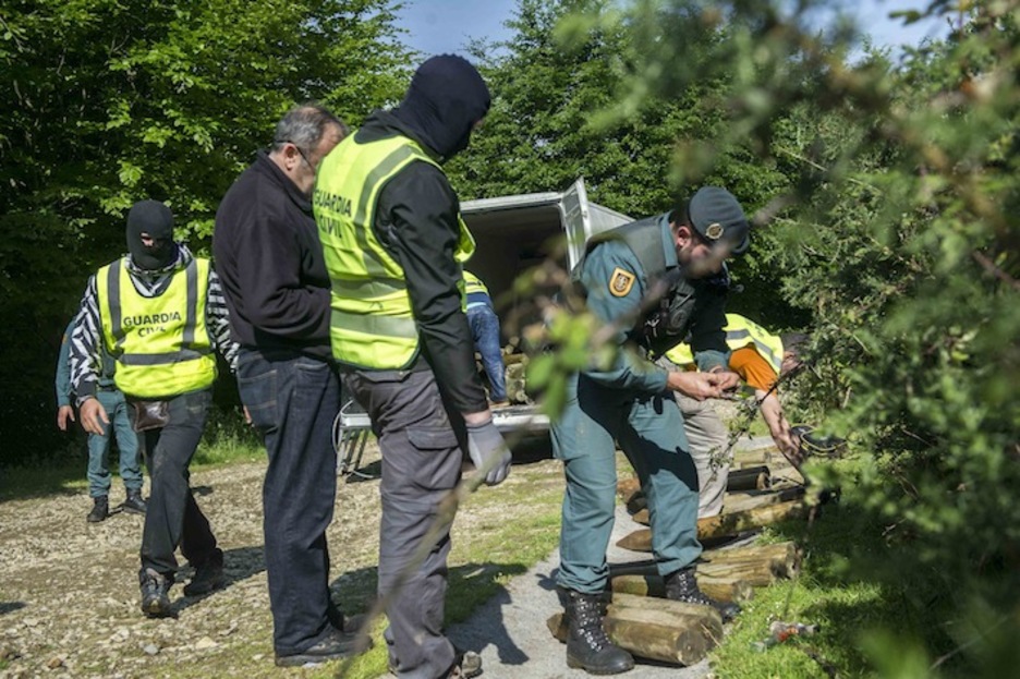 Hesolak errepidean utzi dituzte hasiera batean. (Gorka RUBIO/ARGAZKI PRESS)