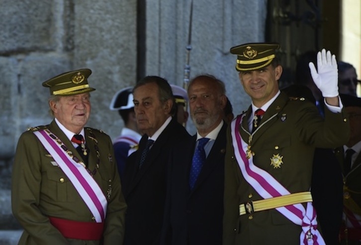 Juan Carlos y Felipe de Borbón, en un acto oficial celebrado este martes en Madrid. (Pierre-Philippe MARCOU/AFP PHOTO)