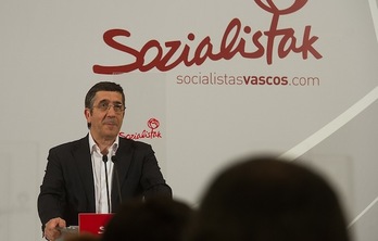 Patxi López, durante su intervención. (Luis JAUREGIALTZO/ARGAZKI PRESS)