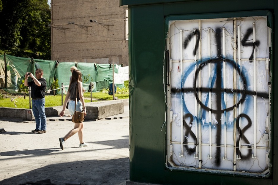 Pintada con símbolo neonazi en el centro de Kiev. (Juan TEIXEIRA)
