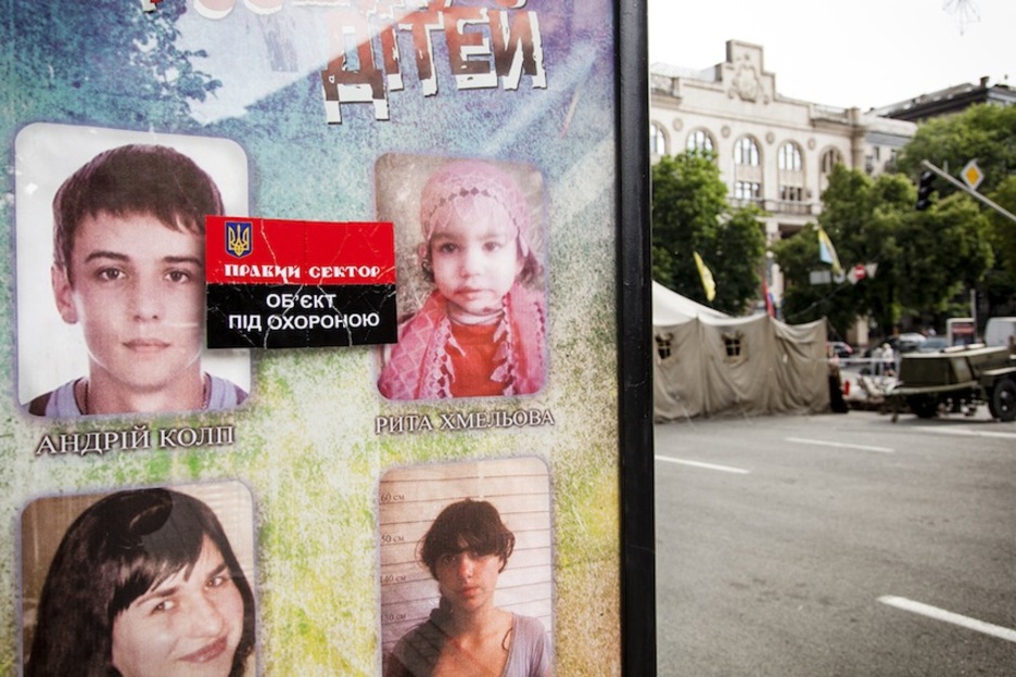 Pegatina ‘Pravy Sektor protege este lugar’. (Juan TEIXEIRA)