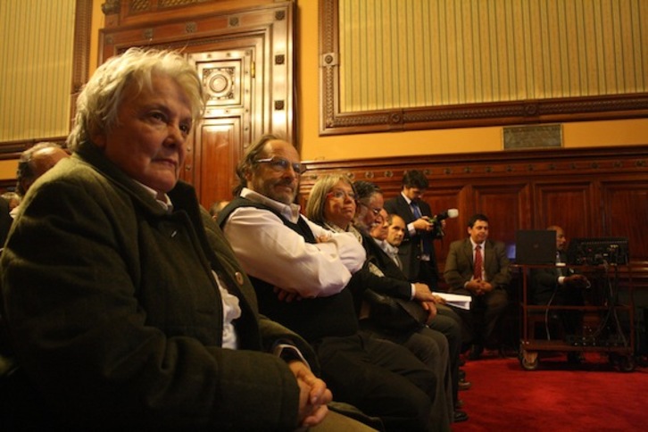 En primer plano, Lucía Topolansky, senadora y compañera del presidente uruguayo, Pepe Mujica. (Beñat ZALDUA)