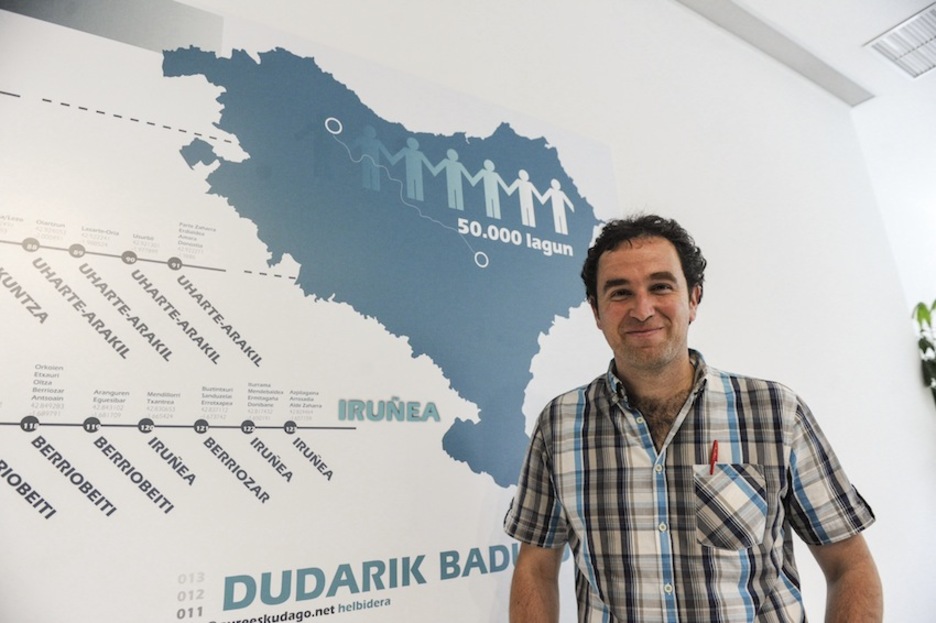 Angel Oiarbide ha ofrecido los datos que maneja la organización de cara a la cadena humana del domingo. (Gorka RUBIO/ARGAZKI PRESS)