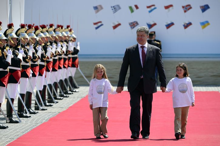 Poroshenko durante la cermenonia del día D. (Alain JOCARD / AFP)