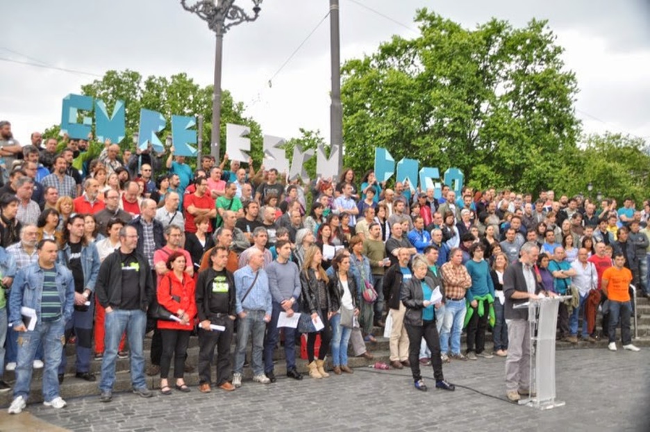 123 lantegitako ordezkari sindikalen babesa jaso zuen maiatzaren 21ean, Bilbon. (ARGAZKI PRESS) 123 lantegitako ordezkari sindikalen babesa jaso zuen maiatzaren 21ean, Bilbon. (ARGAZKI PRESS)