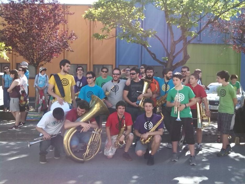 La charanga de Bonberenea, en Lazkao. (Oihana UGARTE) La charanga de Bonberenea, en Lazkao. (Oihana UGARTE)