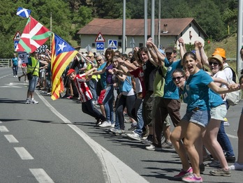 La movilización, a su paso por Lazkao. (Jon URBE/ARGAZKI PRESS)