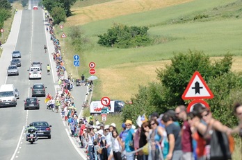La cadena humana ha dejado espectaculares imágenes a lo largo de todo el recorrido. La foto corresponde a Iruñerria. (Josu SANTESTEBAN/ARGAZKI PRESS)