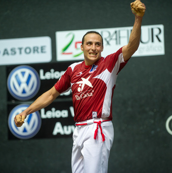 Irujo garaipena ospatzen. (Juanan RUIZ / ARGAZKI PRESS)