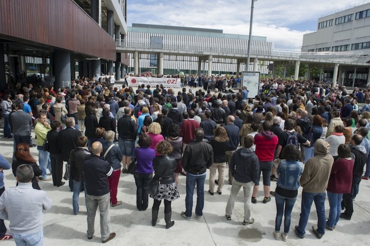 Concentración en el campus de Leioa para denunciar el accidente mortal. (Monika DEL VALLE/ARGAZKI PRESS)