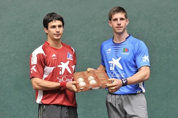 Retegi e Idoate, con el material para la semifinal de este sábado. (Idoia ZABALETA / ARGAZKI PRESS)