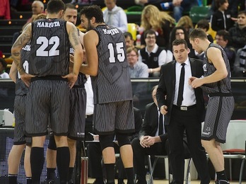 Rafa Pueyo, en el partido contra el Manresa, en mayo. (Luis JAUREGIALTZO/ARGAZKI PRESS)
