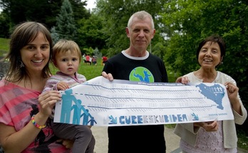 Eider Alustiza, Elorri Geresta txikia, Xabier Intxausti eta Tere Barrena. (Juan Carlos RUIZ / ARGAZKI PRESS)