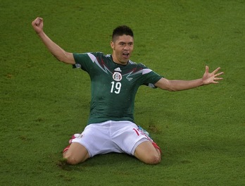 Peralta celebra el tanto que ha dado los tres puntos a México. (Gabriel BOUYS / AFP PHOTO) 