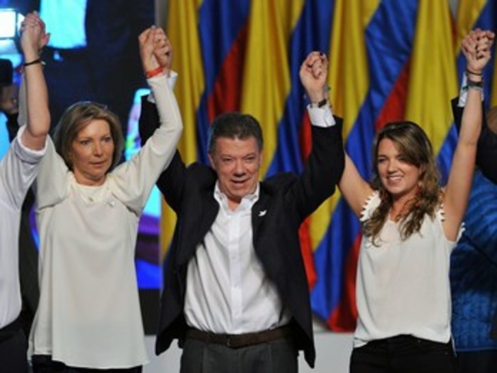 Santos celebra su victoria tras conocerse los resultados electorales. (Guillermo LEGARIA/AFP)