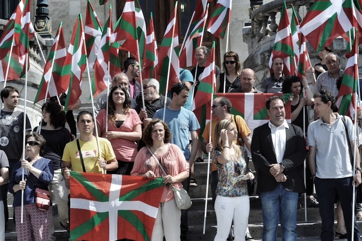 Protesta de EH Bildu para exigir la instauración de una república vasca. (ARGAZKI PRESS)