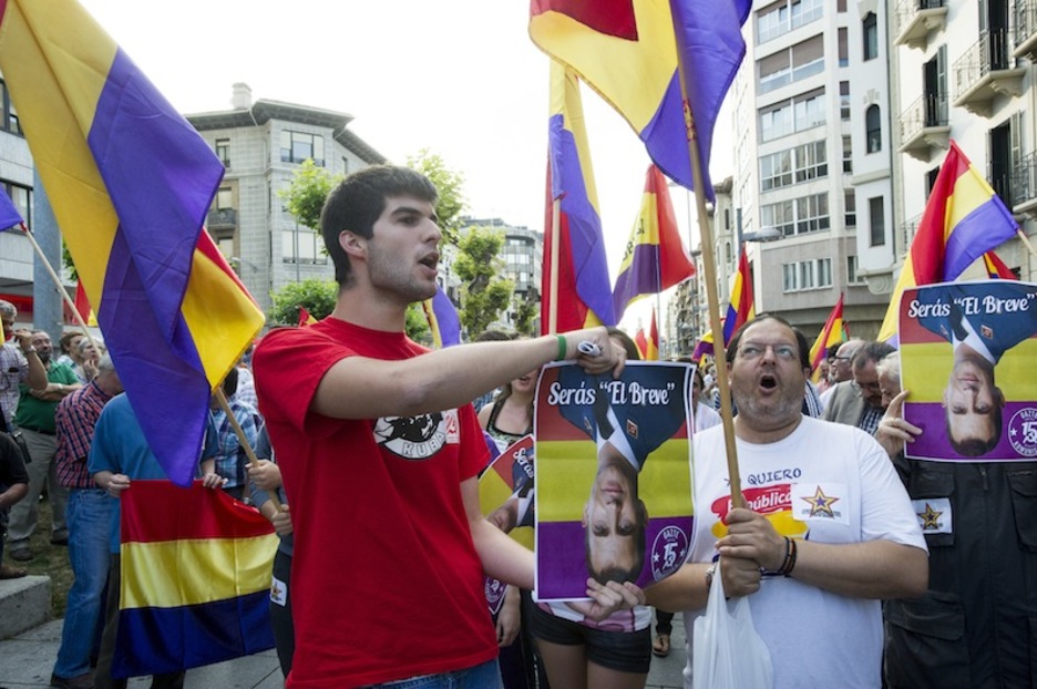 Concentración en la plaza de las Merindades, en Iruñea. (Iñigo URIZ / ARGAZKI PRESS)