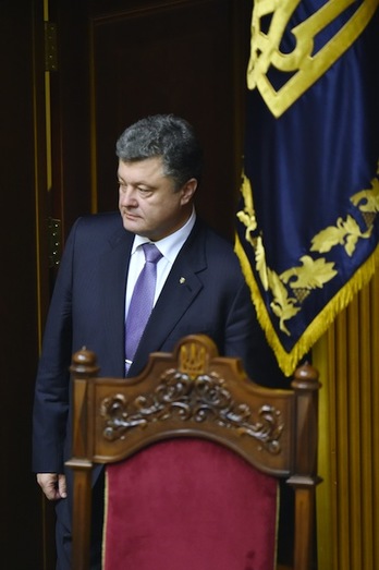 El presidente Poroshenko, en el Parlamento de Kiev. (Sergei SUPINSKY / AFP PHOTO)