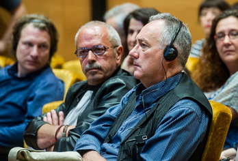 Olano y Walsh, durante el Foro Social. (Luis JAUREGIALTZO/ARGAZKI PRESS)