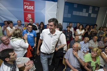 El candidato a secretario general del PSOE, Eduardo Madina, en Iruñea. (Iñigo URIZ/ARGAZKI PRESS)